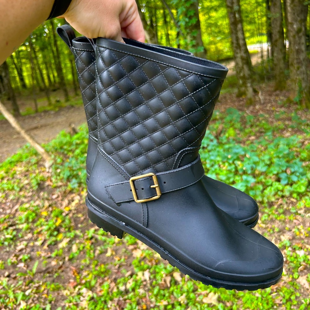 Mid calf quilted pattern Capellini Rain boots Women’s size 10